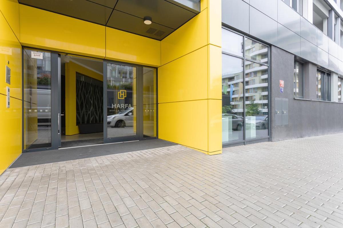 Yellow Apartment With Parking Prága Kültér fotó